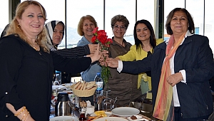 ÖZDARENDELİ'YE KADINLARDAN TAM DESTEK 