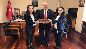 REKTÖR CAN’DAN MARAŞ BİRİNCİSİNE ÖDÜL!