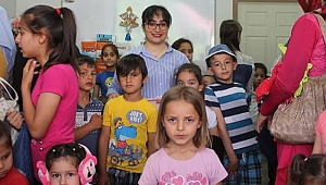 600 ÇOCUĞU BAYRAMLIKLARLA SEVİNDİRDİLER!