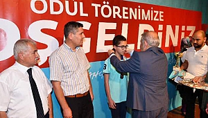 BİLGİLİ ÖĞRENCİLER ÖDÜLLERİYLE BULUŞTU