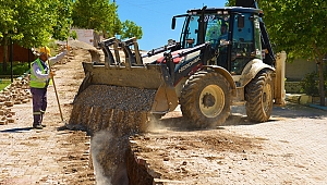 EKİNÖZÜ İÇME SUYU YENİLEME ÇALIŞMALARI SÜRÜYOR