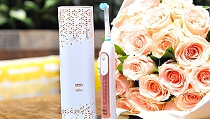 Gülümsemenize yakışan bir beyazlık Oral-B Genius Rose Gold