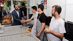 ÖZDEMİR ESNAFLA KUCAKLAŞMAYA DEVAM EDİYOR