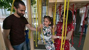  ÜNİVERSİTELİLER ANA SINIFI ÖĞRENCİLERİ İÇİN OYUN ALANI TASARLADI