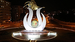 ABDÜLHAMİDHAN KAVŞAĞI’NA DEV LALE FİGÜRÜ