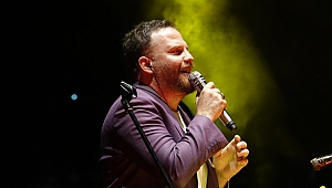 BUZUKİ ÜSTADI ALAÇATI GECELERİNE RENK KATIYOR