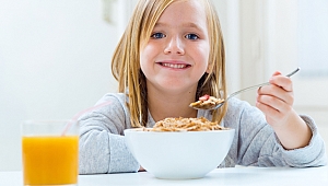 ÇOCUKLAR İÇİN TATİLDE SAĞLIKLI BESLENME TÜYOLARI