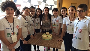 ÇOCUKLAR KAHRAMANMARAŞ GÜNDEMİNİ RENKLİ KALEMLER GAZETESİ’NE TAŞIDI