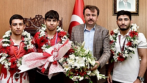 ŞAMPİYONLAR’DAN BAŞKAN ERKOÇ’A ZİYARET