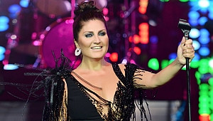 SİBEL CAN’DAN ‘YENİ AŞKIM’ AÇIKHAVA’YI ISITTI