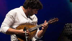 AVİ AVİTAL VE CHRISTINA PLUHAR VE L’ARPEGGIATA AKDENİZ EZGİLERİNİ SAHNEYE TAŞIDI