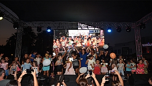 BODRUM’DA SAHNE SIRASI ÇOCUKLARIN