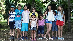 ÇOCUK OYUNCULAR BÜYÜKLERE TAŞ ÇIKARTIYOR!