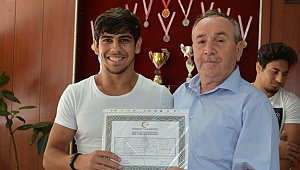 DÜNYA ŞAMPİYONU ALACA, DİPLOMASINI ALDI