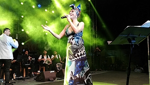 Ebru Yaşar Pazarcık'ı salladı! 