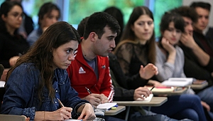 İletişimcilere Yüksek Lisansla Akademik Kariyer Olanağı