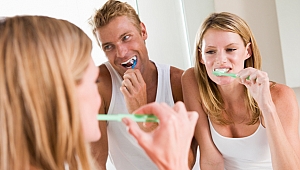 İmplantlı ağıza diş eti masajı