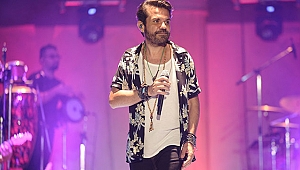 Kuaşadası'nda Kenan Doğulu Halayı