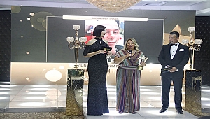 Mega Hairtrans Yılın En İyi Saç Ekim Merkezi Ödülü’nü aldı