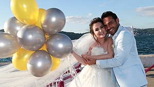 MÜZİKAL GİBİ BİR DÜĞÜNLE DÜNYA EVİNE GİRDİLER