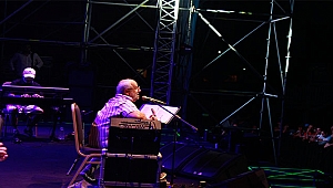 Ortaçgil, Yalova'da Konser Verdi