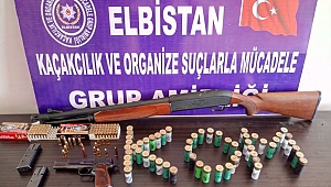 TAVUK KÜMESİNDEN KALEŞNİKOF ELE GEÇİRİLDİ