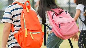 AĞIR OKUL ÇANTALARI ÇOCUKLARIN SAĞLIĞINI TEHLİKEYE ATIYOR