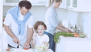 AKŞAM NEDEN DAHA FAZLA YEMEK YENEBİLİR?