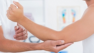 BU HASTALIKTA EL SIKIŞMAK BİLE ACI VERİYOR!