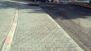 Büyükşehir Kilit Parke Döşemeye Devam Ediyor