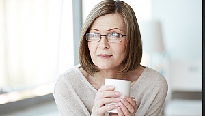 KADINLARIN HAYATININ ÜÇTE BİRİ MENOPOZDA GEÇİYOR!