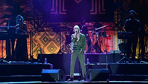 Mabel Matiz Doğum Günü'nde Unıq Sahnesi'nde!