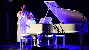 TİMUR SELÇUK'TAN MUHTEŞEM 50. YIL KONSERİ