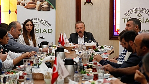 TÜKSİAD düzenlenen kahvaltıda basın mensupları ile bir araya geldi.