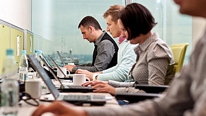 TÜRKİYE'DE HER DÖRT KİŞİDEN BİRİ HAFTADA 60 SAATİN ÜZERİNDE ÇALIŞIYOR