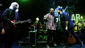 50 YILLIK MOĞOLLAR SAHNEDE GENÇ RAPÇİ EZHEL’İ AĞIRLADI