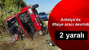 Antalya'da itfaiye aracı devrildi: 2 yaralı
