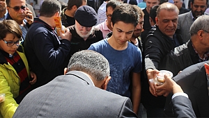 AREV VAKFI BEYLİKDÜZÜ’NDE 50 BİN KİŞİYE AŞURE İKRAMINDA BULUNDU