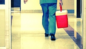 BABASININ VERDİĞİ BÖBREKLE YAŞAMA TUTUNDU