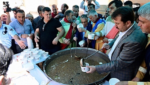 Büyükşehir Afşin’de Aşure Dağıttı