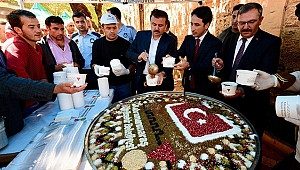 Büyükşehir Göksun’da Aşure Dağıttı