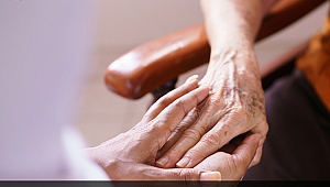 DÜNYA NÜFUSUNUN YÜZDE 9’UNU YAŞLILAR OLUŞTURUYOR