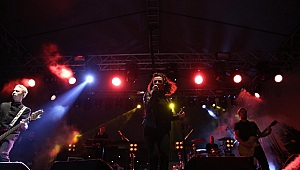 Emaar AVM sahnesinde Fatma Turgut’tan muhteşem konser