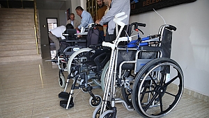  Engellilere tekerlekli sandalye desteği