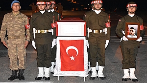 HAKKARİ ŞEHİTLERİ İÇİN TÖREN DÜZENLENDİ