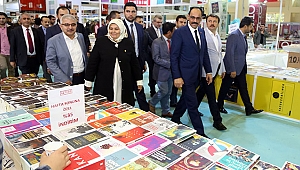 İbrahim Kalın Kahramanmaraş'ta kitaplarını imzaladı