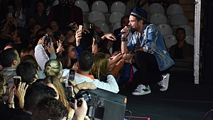 KENAN DOĞULU’YA GENÇ HAYRANINDAN SÜPRİZ HEDİYE