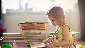 KİTAP OKUMAYI ÇOCUKLAR İÇİN VAZGEÇİLMEZ BİR ZEVKE DÖNÜŞTÜRMENİN 7 YOLU