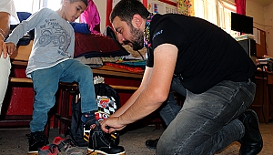 Köy çocukları için binlerce kilometre yol katettiler