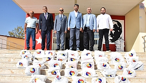 Kumluca Ticaret Borsasından ihtiyaç sahibi öğrencilere yardım